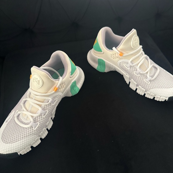 Nike Woman’s METCON - Picture 2 of 6